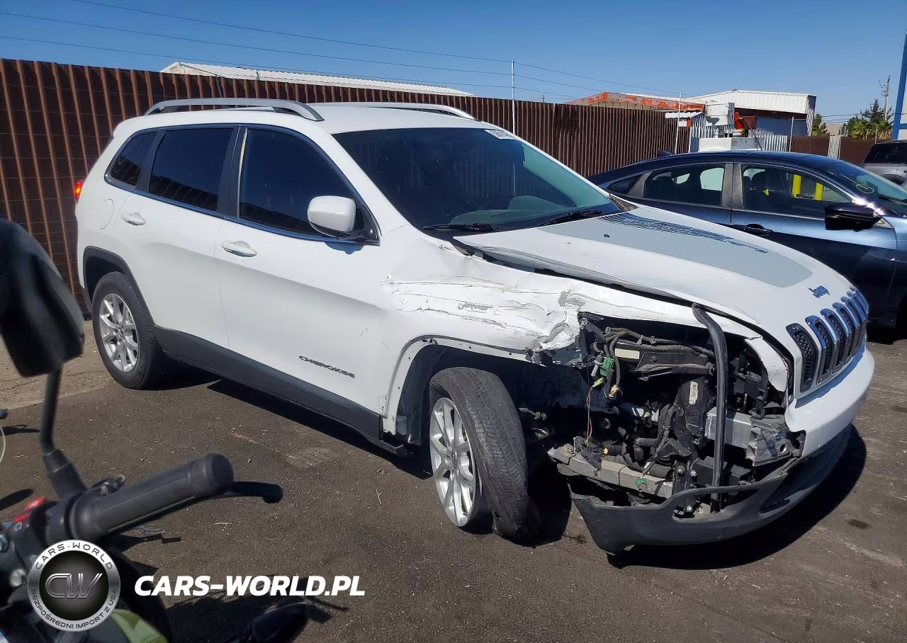 2017 Jeep Cherokee Latitude VIN:1C4PJMCS0HW513712 - 4