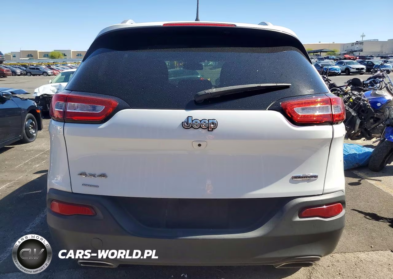 2017 Jeep Cherokee Latitude VIN:1C4PJMCS0HW513712 - 6