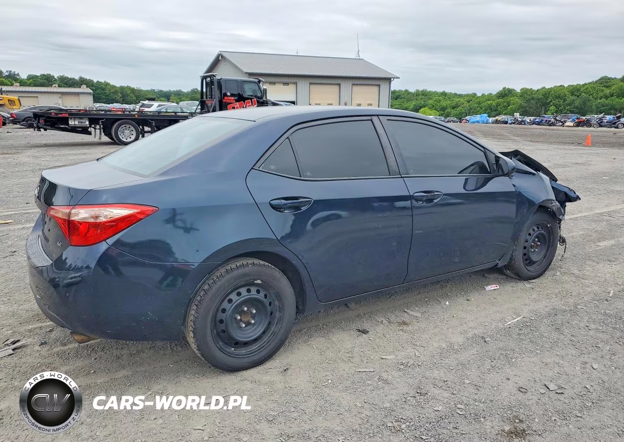 2018 Toyota Corolla Le VIN:2T1BURHE6JC106512 - 3