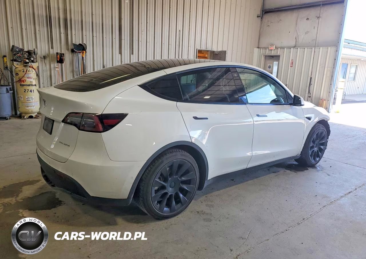 2022 Tesla Model Y VIN:7SAYGAEE2NF364845 - 3