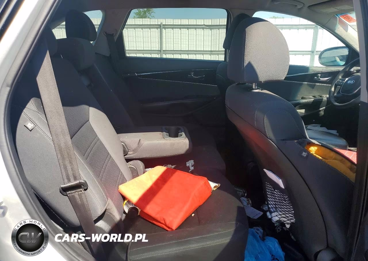 2019 Kia Sorento L VIN:5XYPG4A30KG577599 - 11