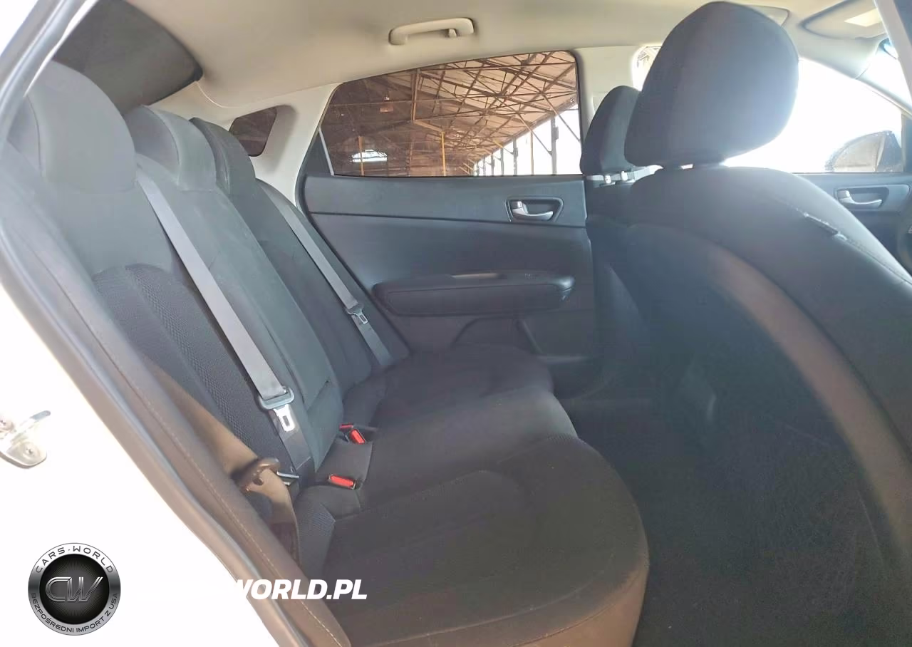 2019 Kia Optima Lx VIN:5XXGT4L33KG335743 - 10