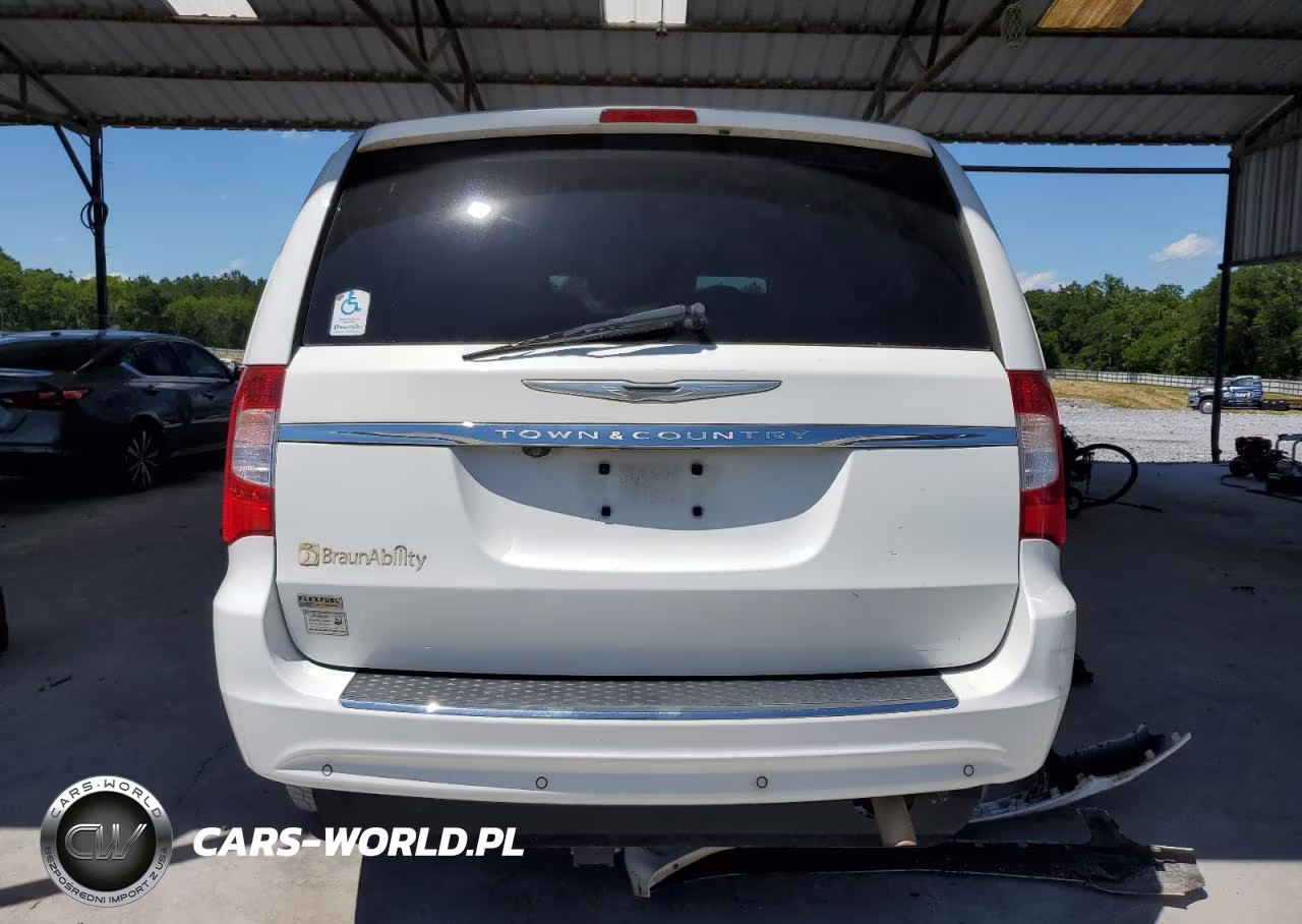 2015 Chrysler Town & Country Touring VIN:2C4RC1BGXFR572528 - 6
