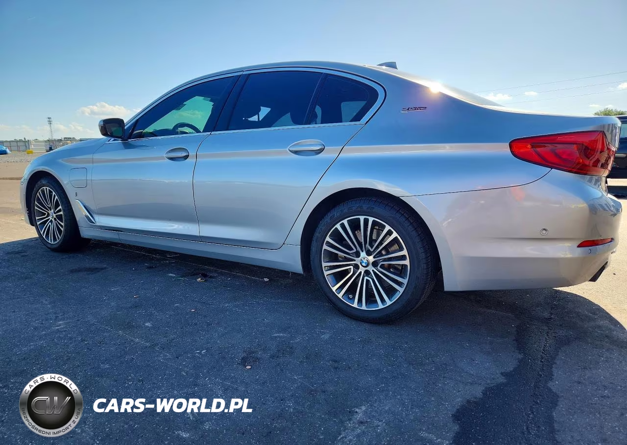 2019 BMW 530E VIN:WBAJA9C54KB399075 - 2