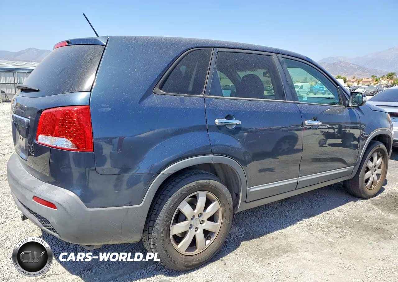 2011 Kia Sorento Lx VIN:5XYKT3A15BG168657 - 3
