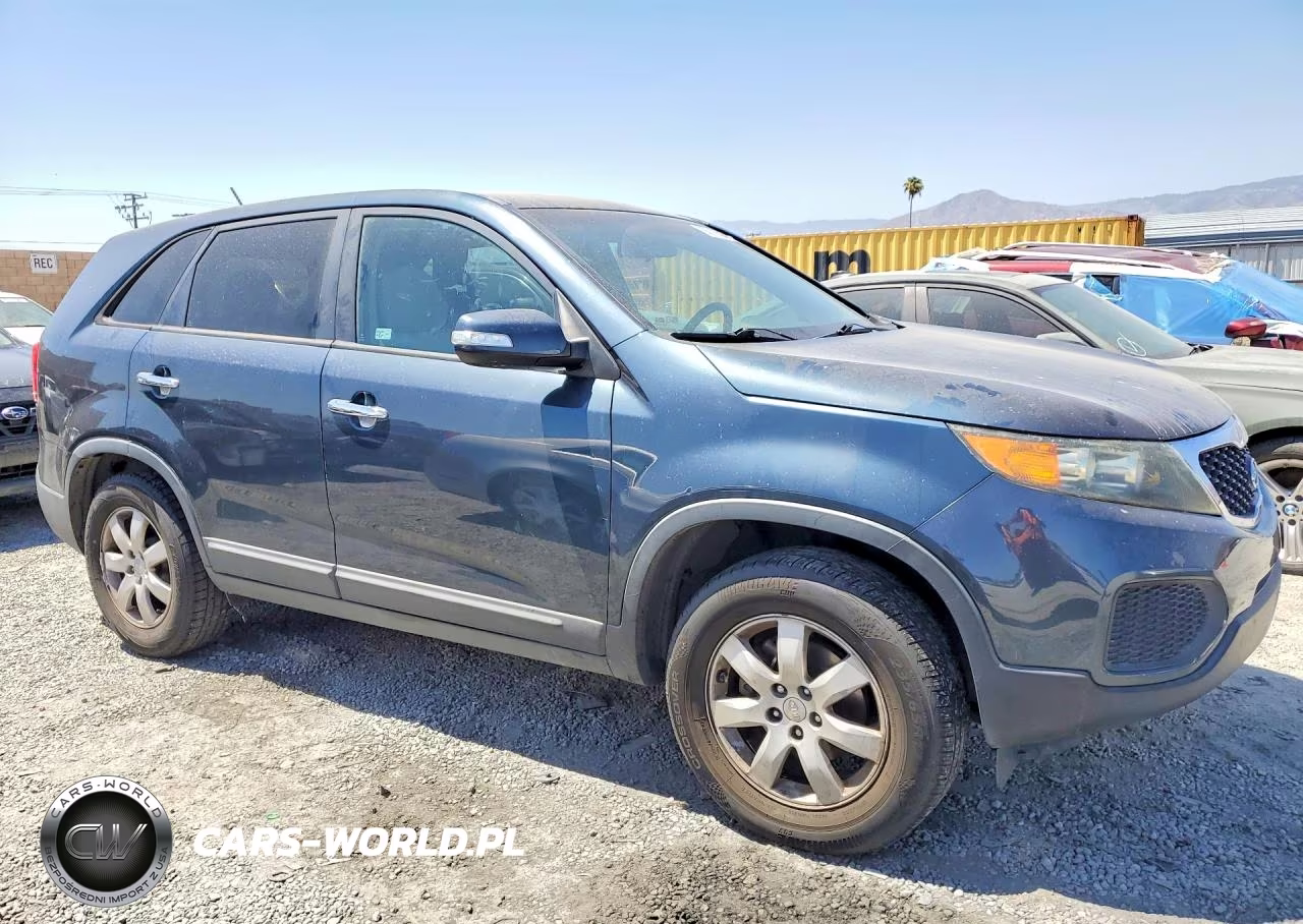 2011 Kia Sorento Lx VIN:5XYKT3A15BG168657 - 4