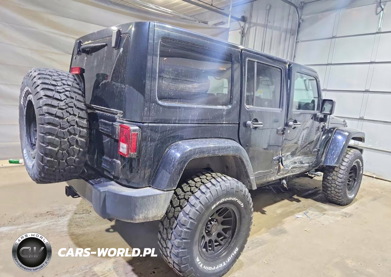 2014 Jeep Wrangler Unlimited Sahara VIN:1C4BJWEG9EL300284 - 3