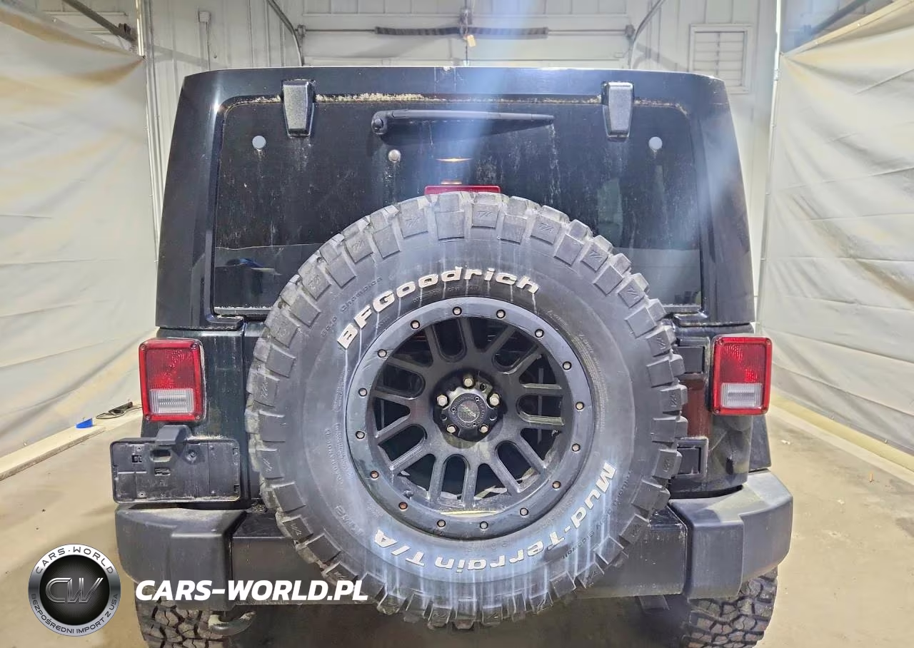 2014 Jeep Wrangler Unlimited Sahara VIN:1C4BJWEG9EL300284 - 6