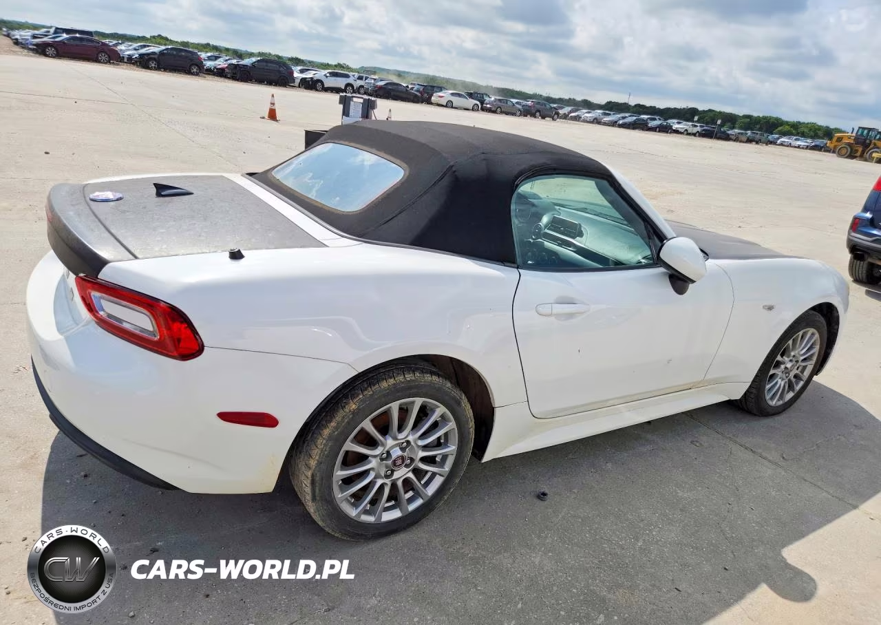 2018 Fiat 124 Spider Classica VIN:JC1NFAEK1J0137502 - 3