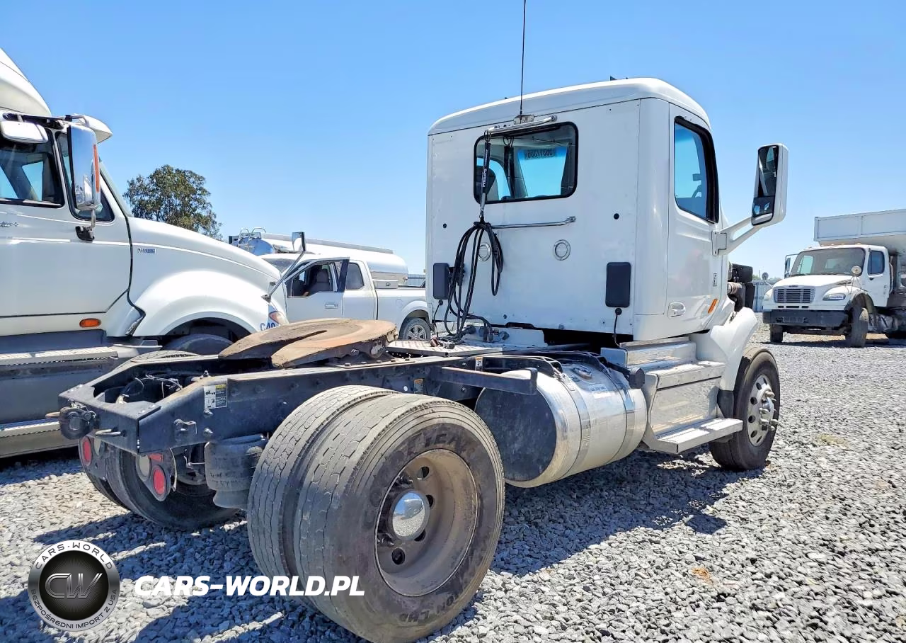 2022 Peterbilt 579 Semi Truck VIN:1XPBAP8X3ND758400 - 3