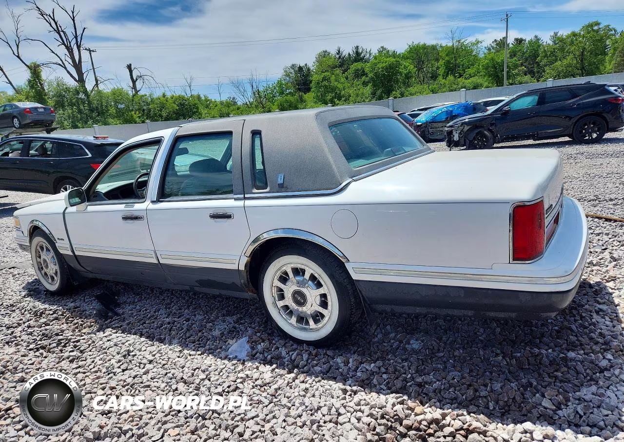 1997 Lincoln Town Car Signature VIN:1LNLM82W1VY742557 - 2