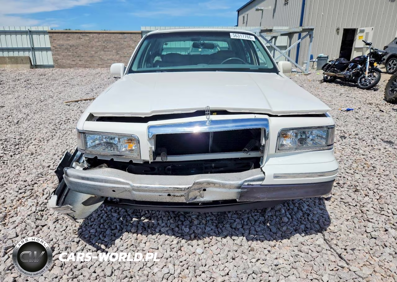 1997 Lincoln Town Car Signature VIN:1LNLM82W1VY742557 - 5
