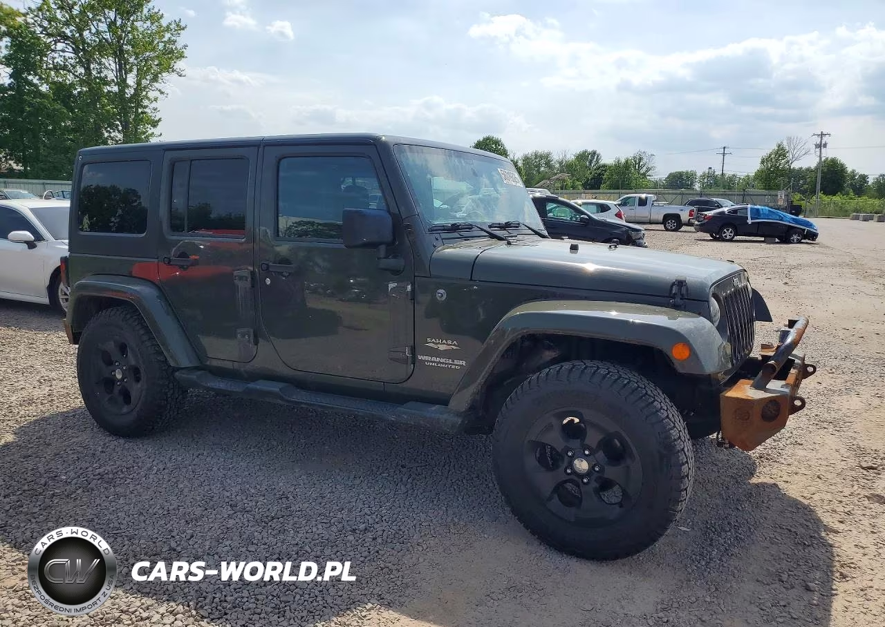 2015 Jeep Wrangler Unlimited Sahara VIN:1C4HJWEG1FL602860 - 4