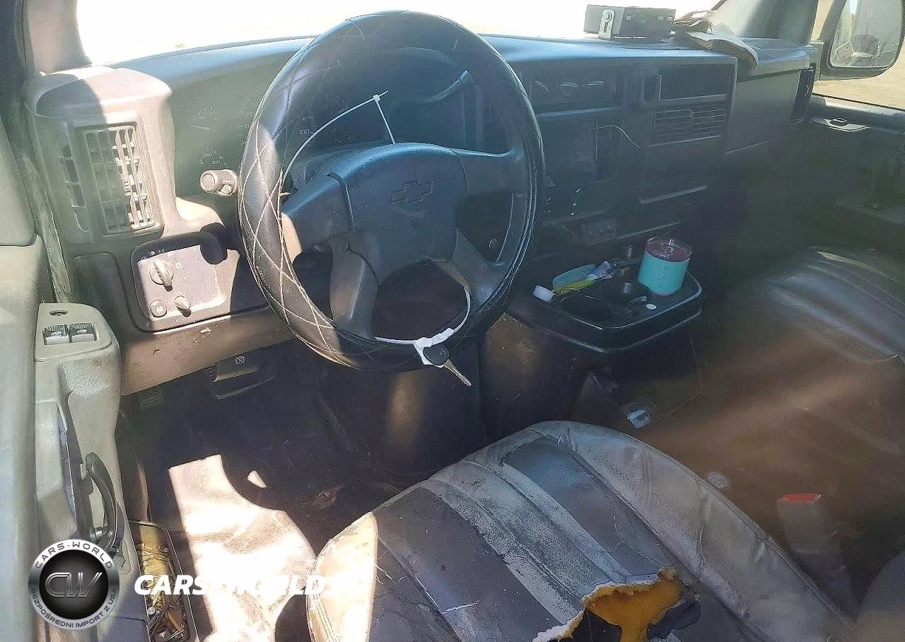 2005 Chev Express G2500 VIN:1GCGG25U951248878 - 8