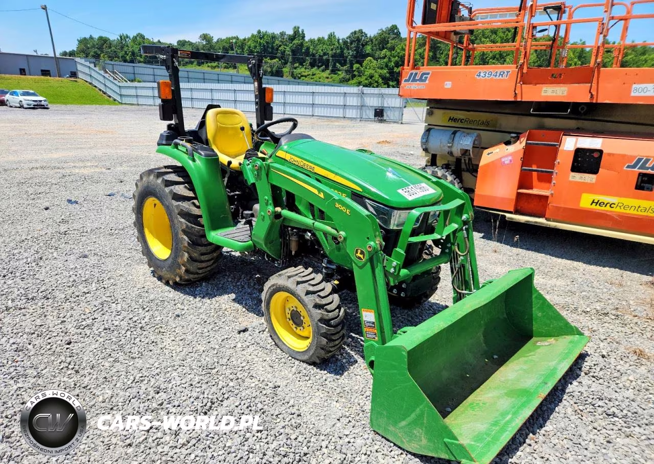 2018 John Deere 300E Tractor