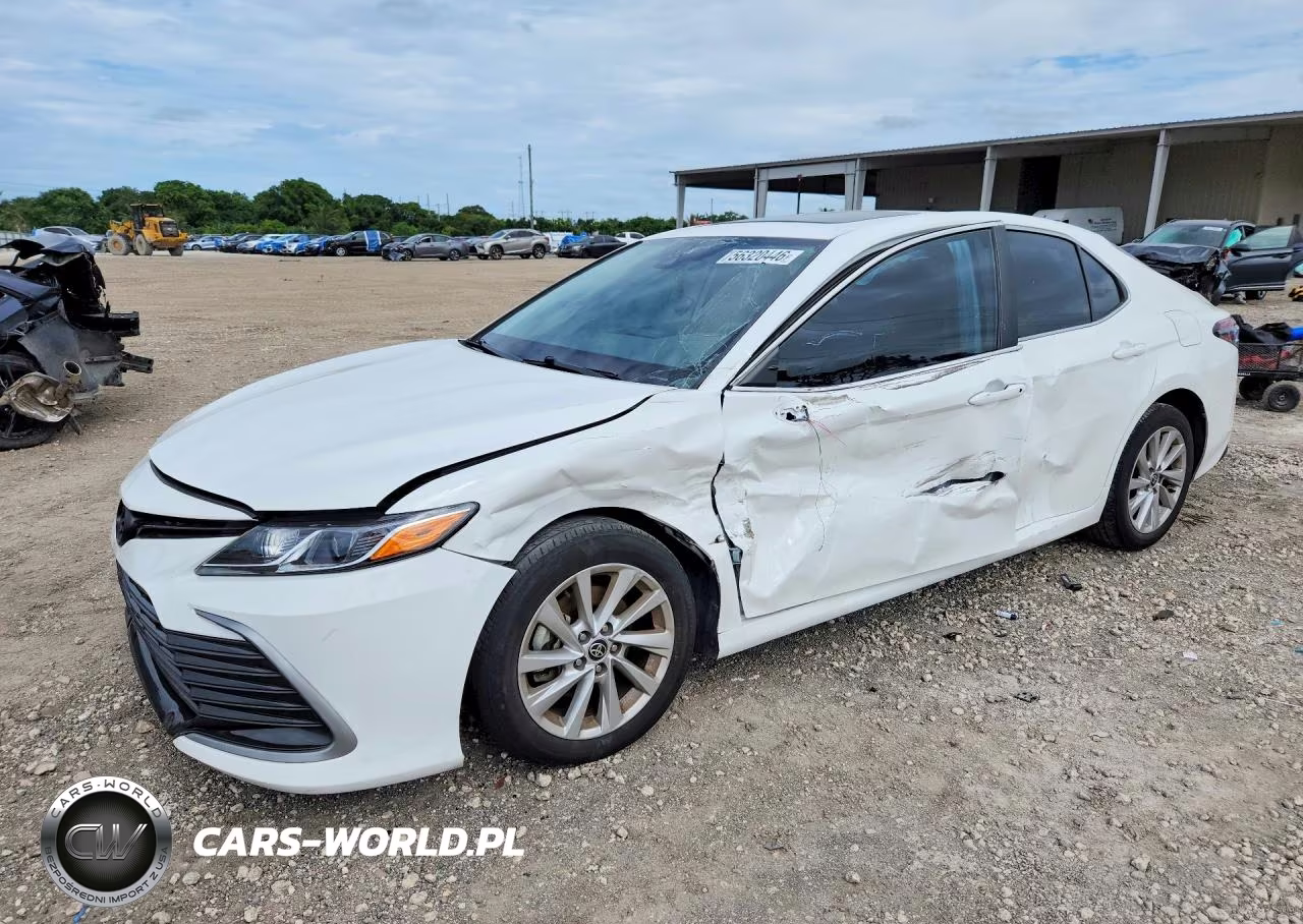 2024 Toyota Camry Le – zdjęcie 1 z 12