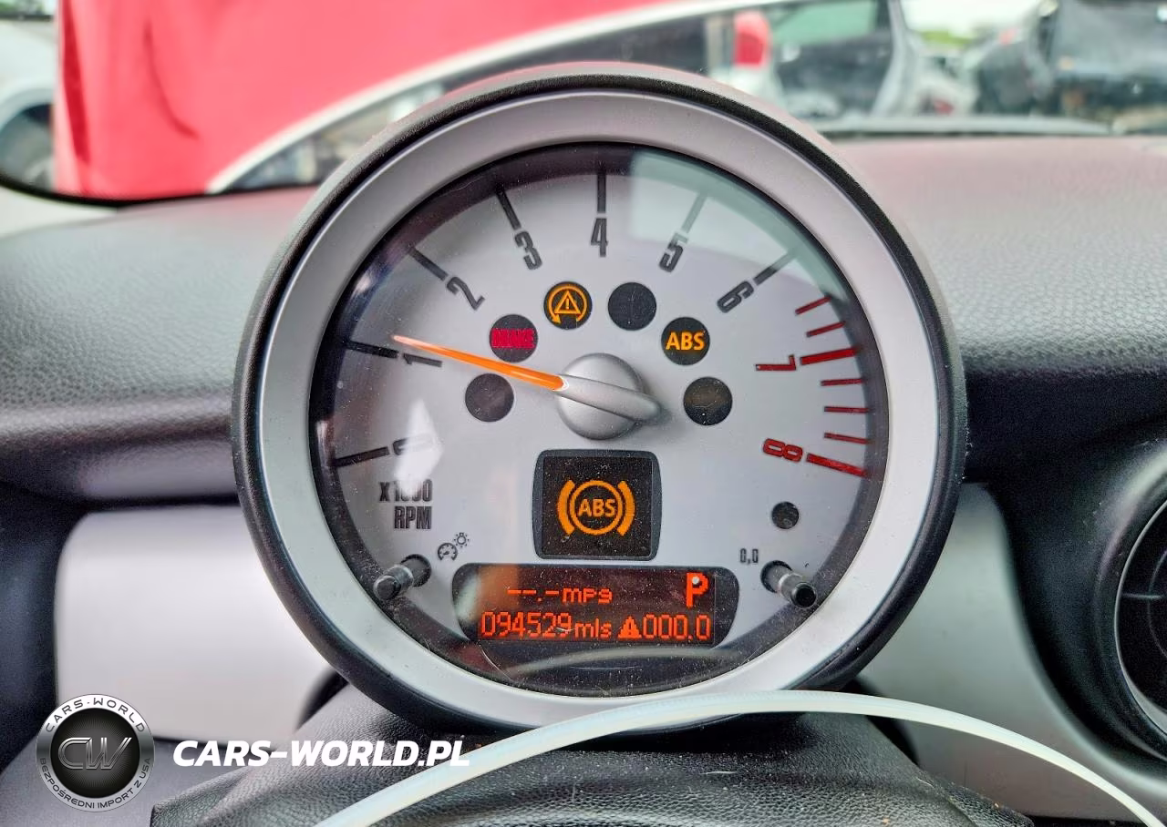 2010 Mini Cooper Clubman VIN:WMWML3C51ATX37058 - 9