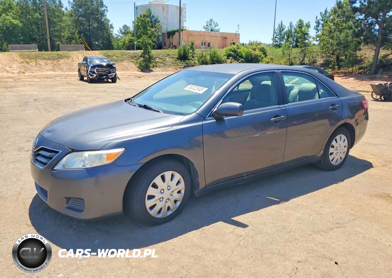 2011 Toyota Camry Le – zdjęcie 1 z 12