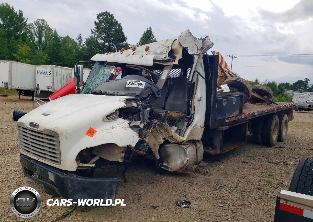2002 Freightliner Business Class M2 Flatbed Truck