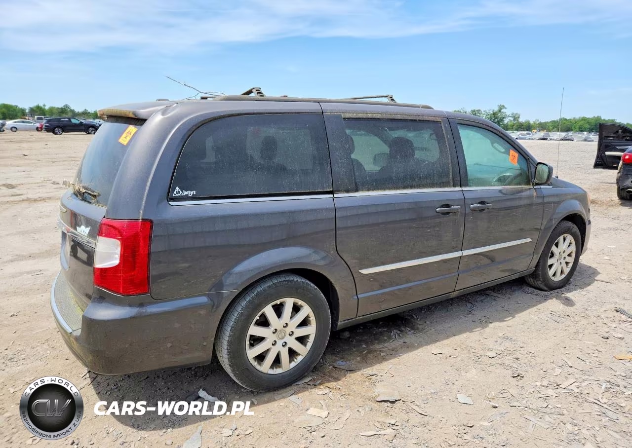 2015 Chrysler Town & Country Touring VIN:2C4RC1BG5FR577104 - 3