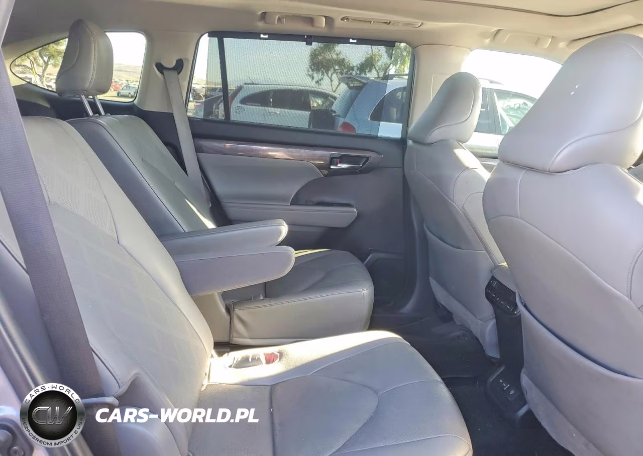 2022 Toyota Highlander Platinum VIN:5TDFZRAH8NS110825 - 11