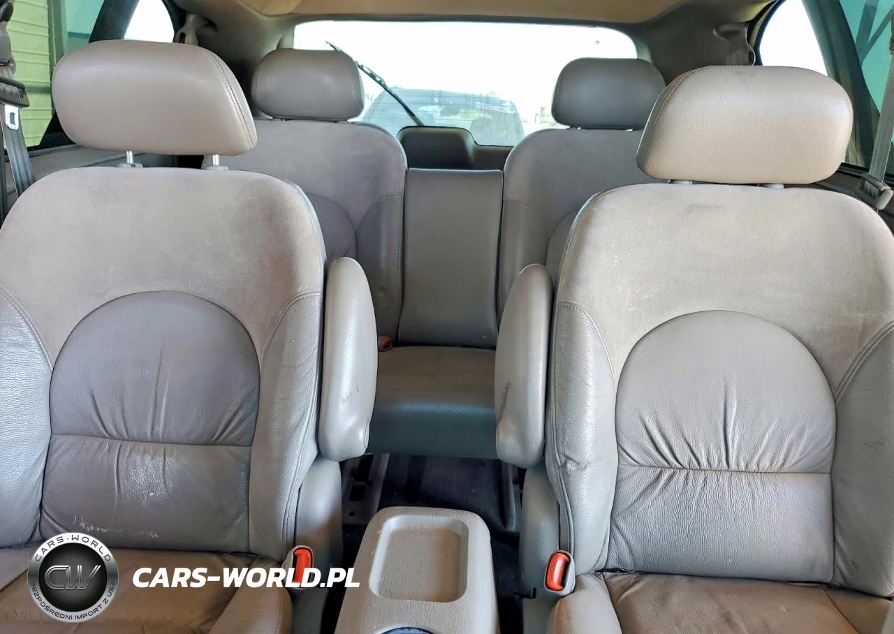 2002 Chrysler Town & Country Limited VIN:2C8GP64L92R613047 - 10