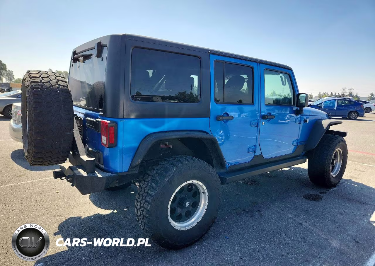 2015 Jeep Wrangler Unlimited Sport VIN:1C4HJWDG6FL635841 - 3
