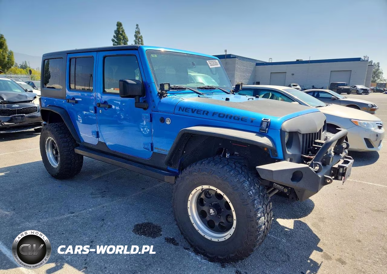 2015 Jeep Wrangler Unlimited Sport VIN:1C4HJWDG6FL635841 - 4