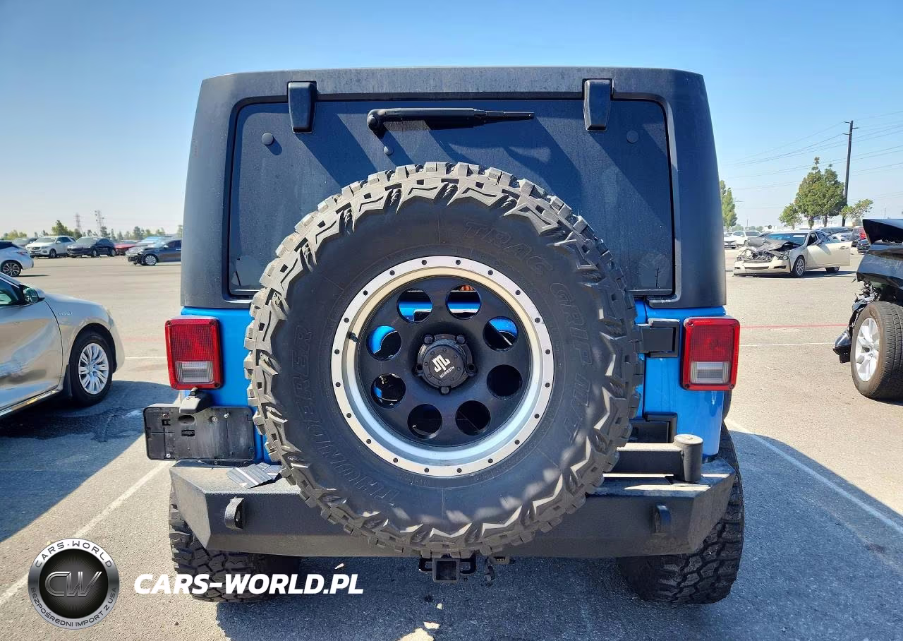 2015 Jeep Wrangler Unlimited Sport VIN:1C4HJWDG6FL635841 - 6