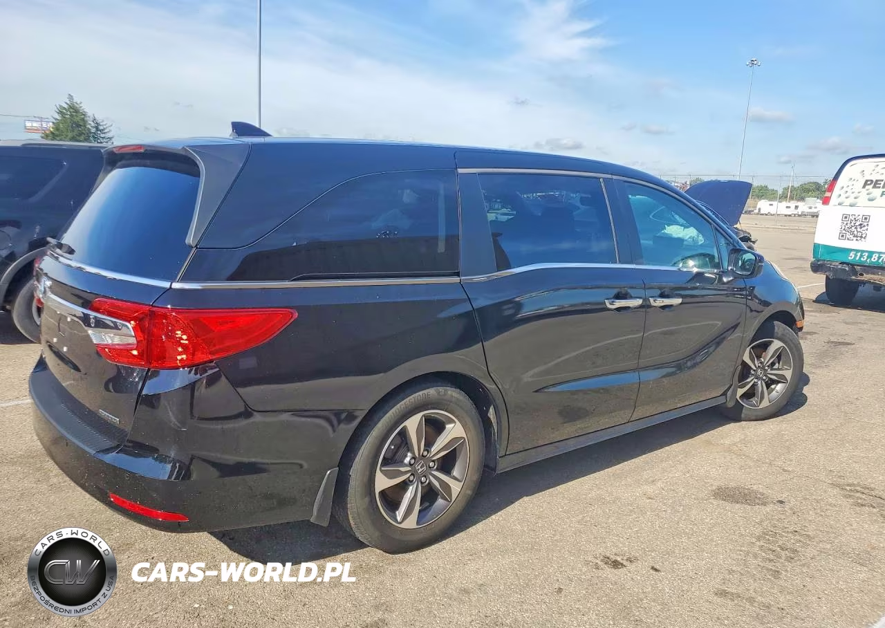 2019 Honda Odyssey Touring VIN:5FNRL6H83KB097968 - 3