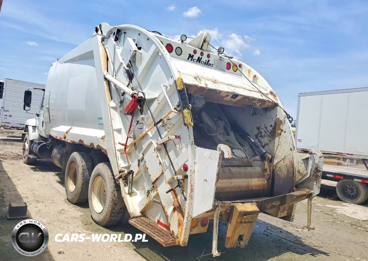 2008 International 7400 Refuse Truck VIN:1HTWGAAT58J690826 - 3
