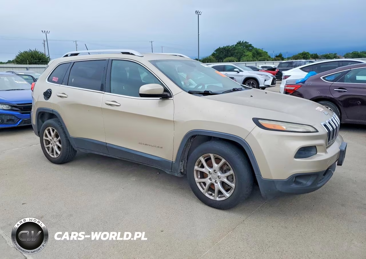 2014 Jeep Cherokee Latitude VIN:1C4PJLCS2EW297397 - 4