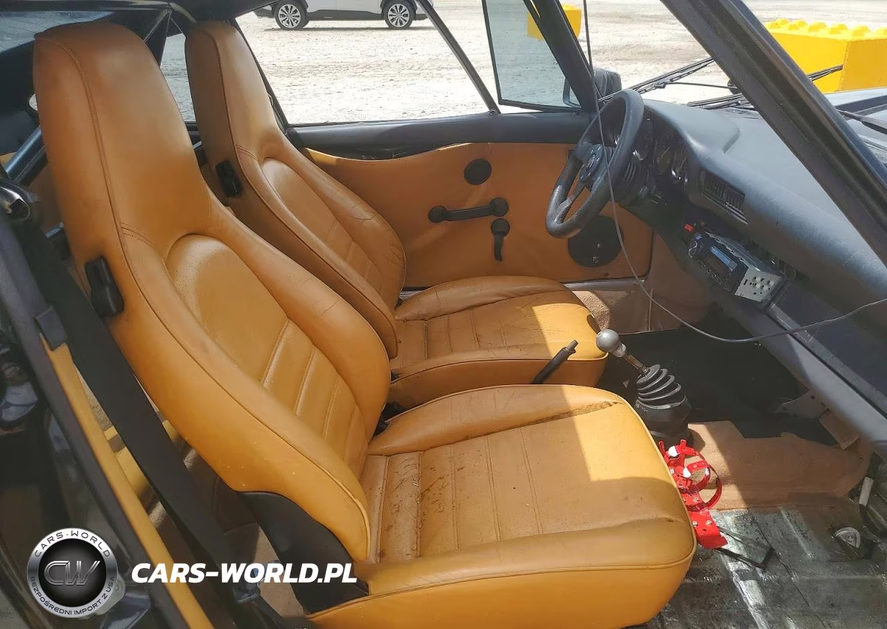 1985 Porsche 911 Carrera VIN:WP0ZZZ91ZFS102796 - 7