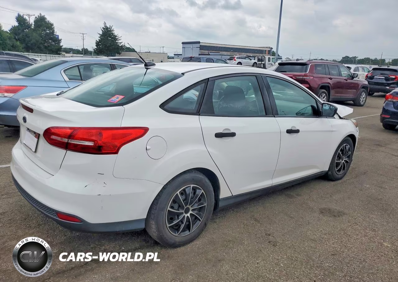 2016 Ford Focus S VIN:1FADP3E23GL201897 - 3