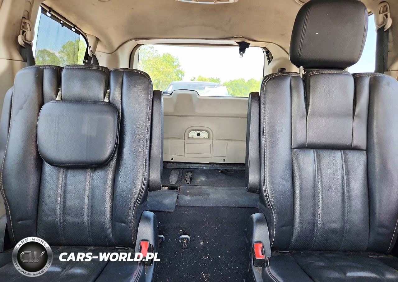 2012 Chrysler Town & Country Touring L VIN:2C4RC1CG2CR233692 - 10