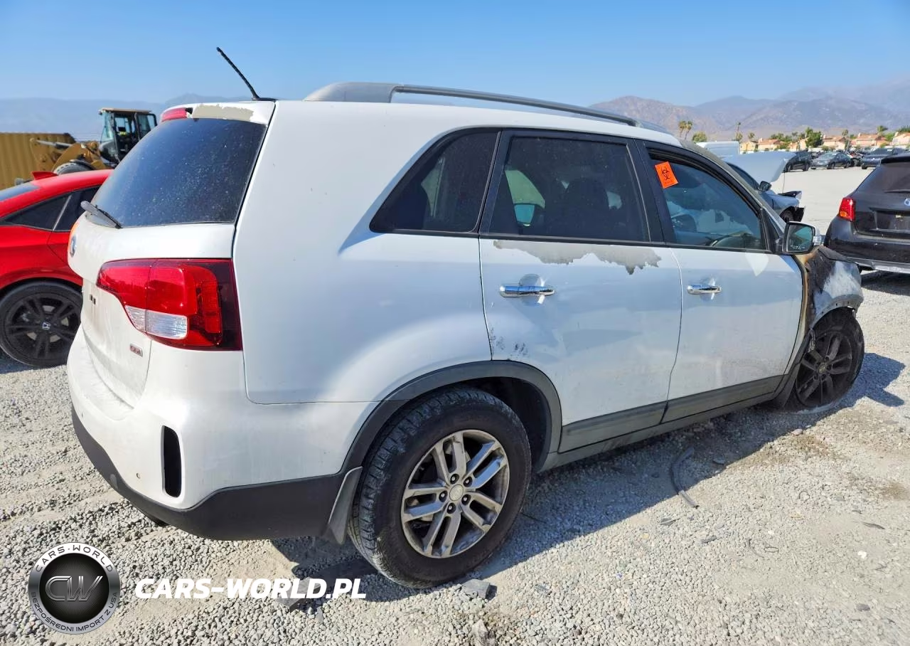 2015 Kia Sorento Lx VIN:5XYKT4A62FG605585 - 3
