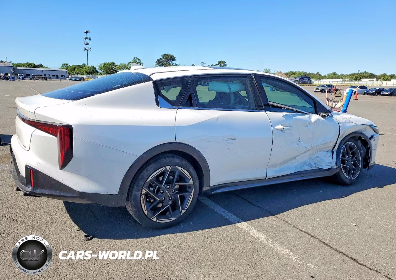2025 Kia K4 Gt Line VIN:3KPFW4DE7SE241974 - 3