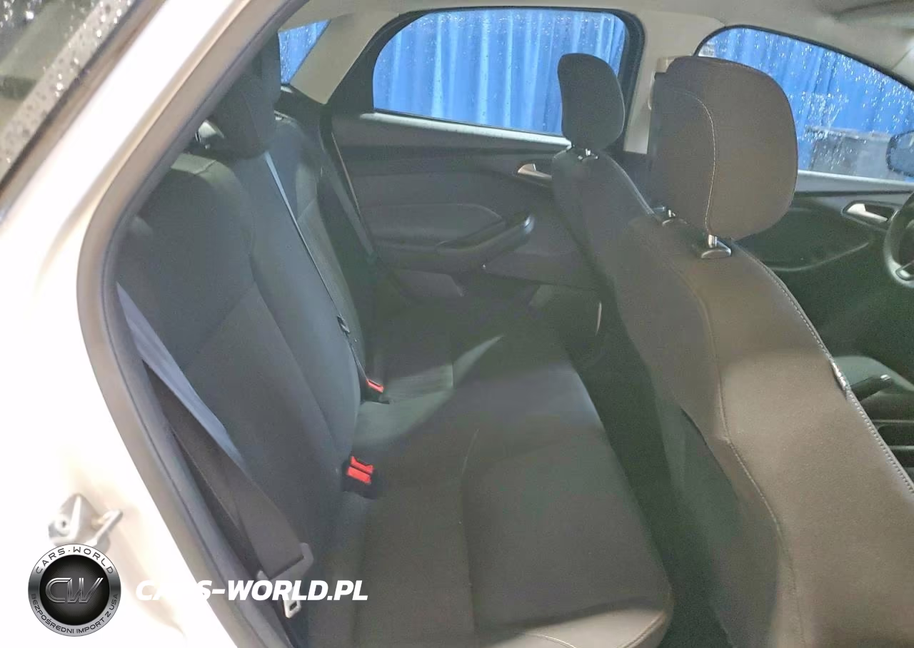2018 Ford Focus Se VIN:1FADP3FE8JL203130 - 10