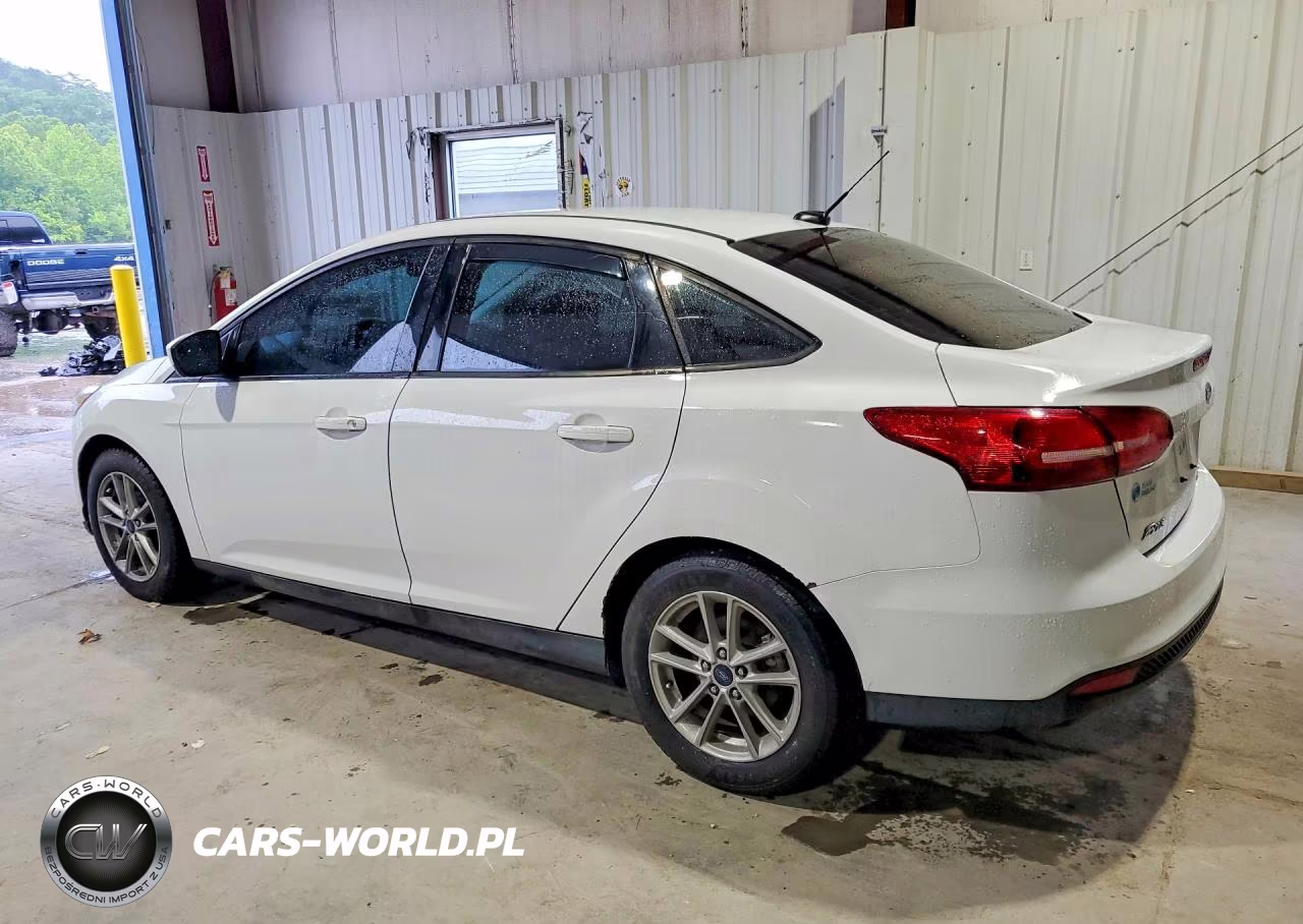 2018 Ford Focus Se VIN:1FADP3FE8JL203130 - 2