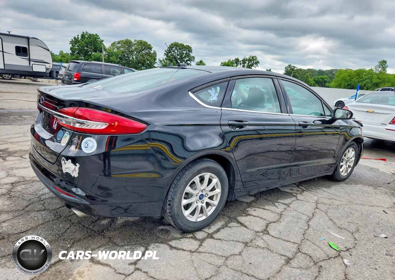 2018 Ford Fusion S VIN:3FA6P0G71JR195137 - 3