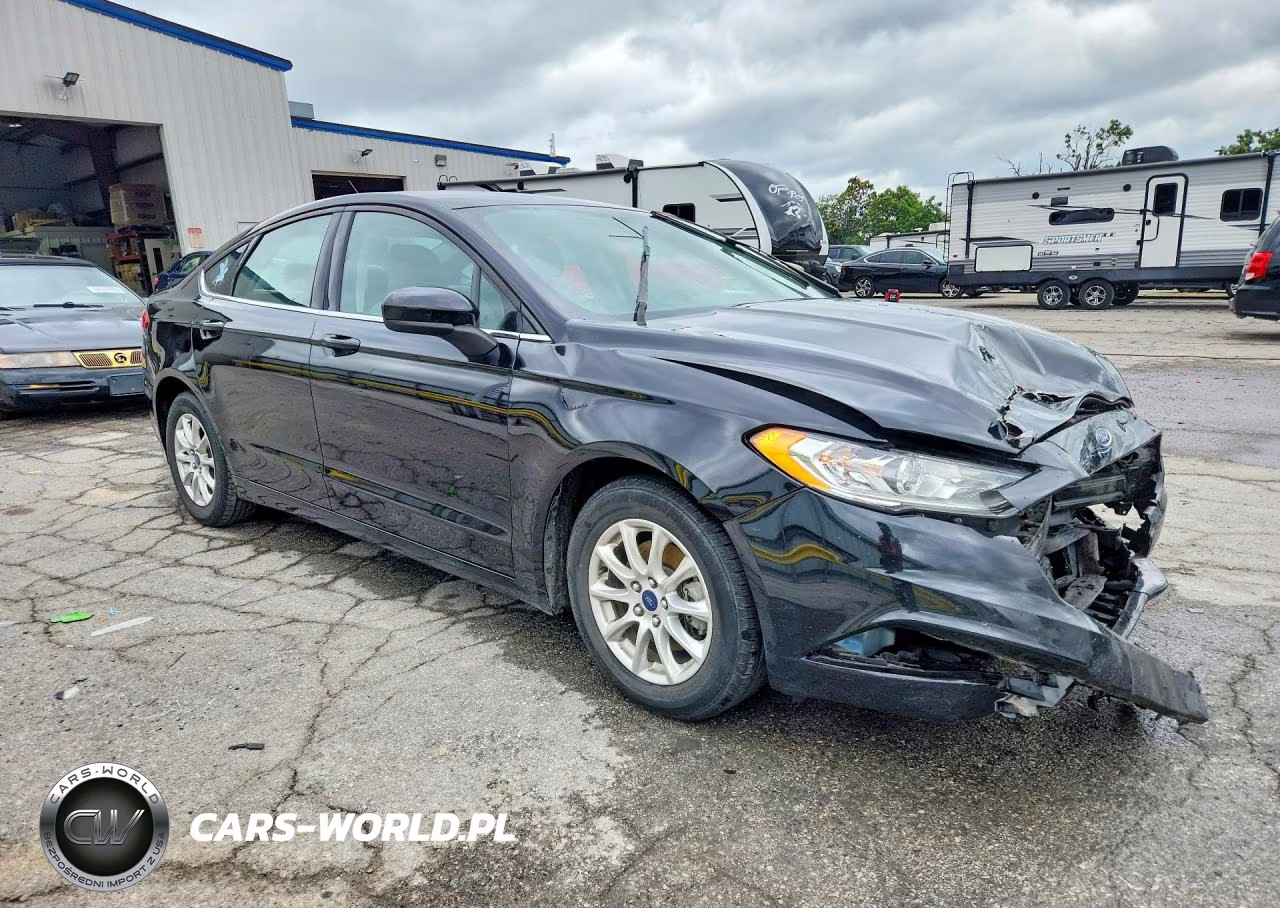 2018 Ford Fusion S VIN:3FA6P0G71JR195137 - 4