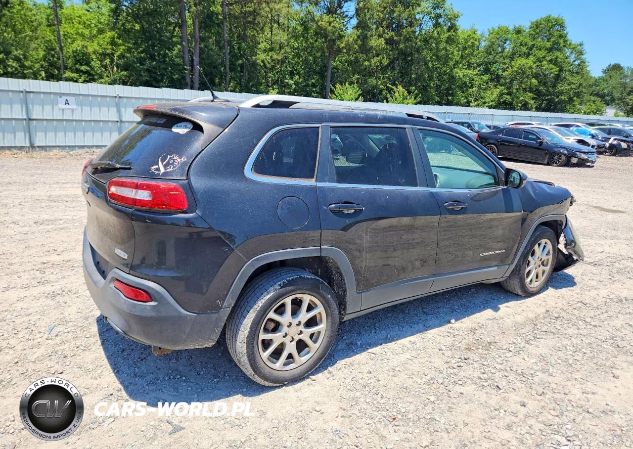 2015 Jeep Cherokee Latitude VIN:1C4PJLCB3FW761136 - 3