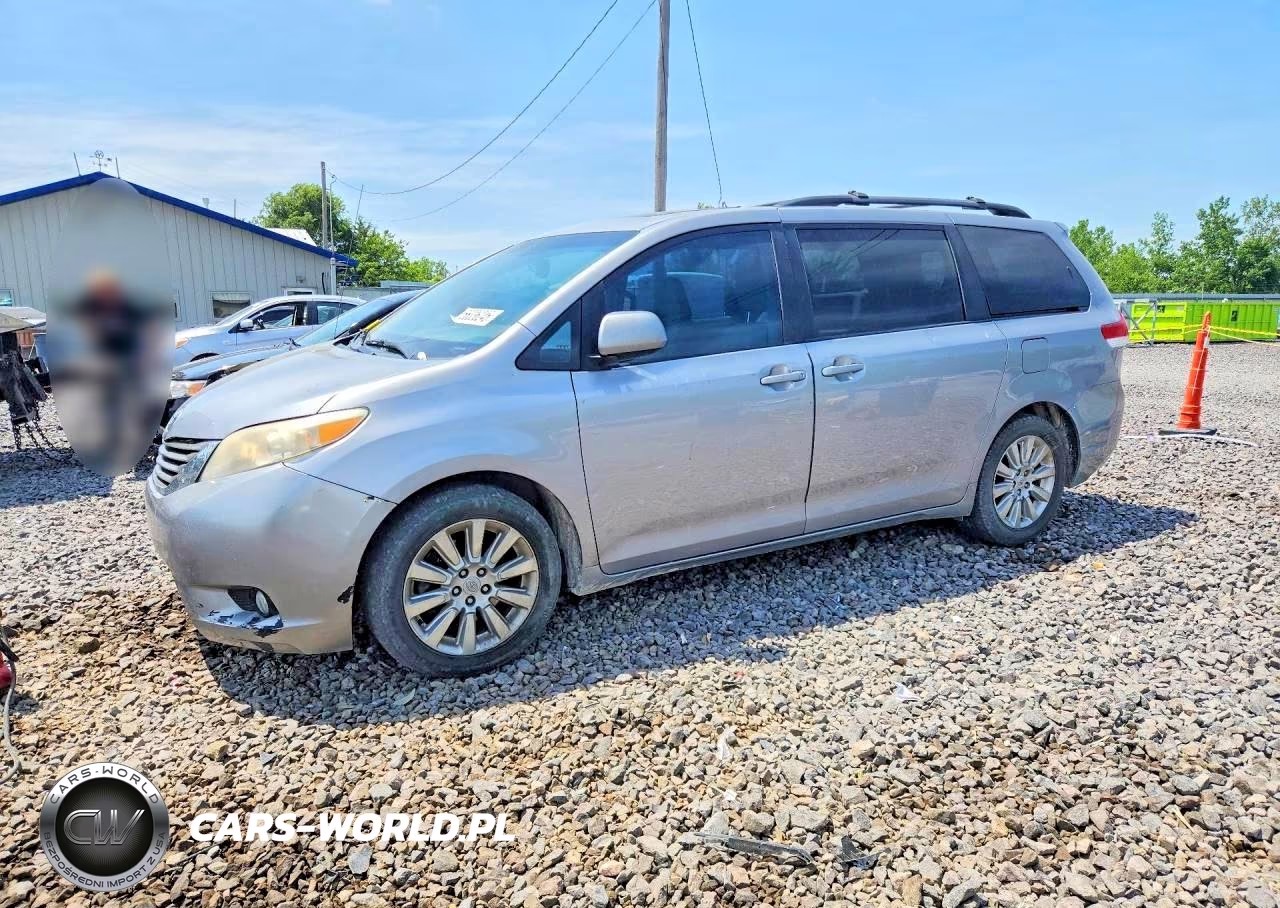 2011 Toyota Sienna Xle 7-Passenger – zdjęcie 1 z 13