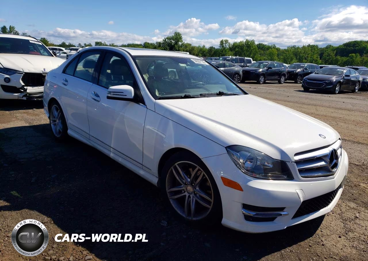 2013 Mercedes-Benz C 300 4Matic VIN:WDDGF8AB2DG136581 - 4