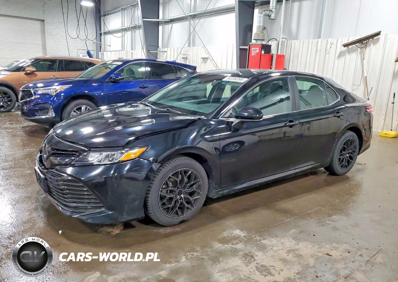 2018 Toyota Camry Le – zdjęcie 1 z 12