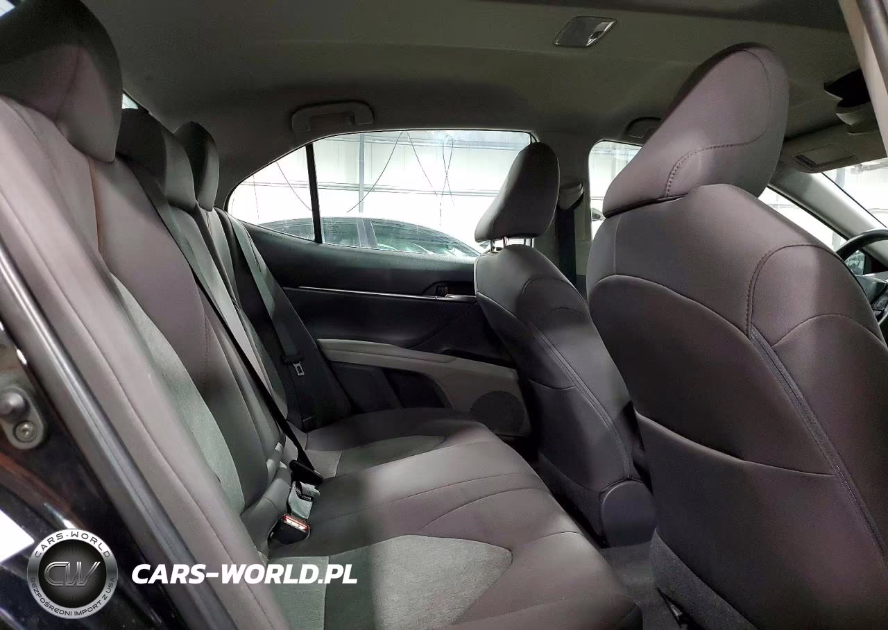 2018 Toyota Camry Le VIN:4T1B11HK3JU098142 - 10