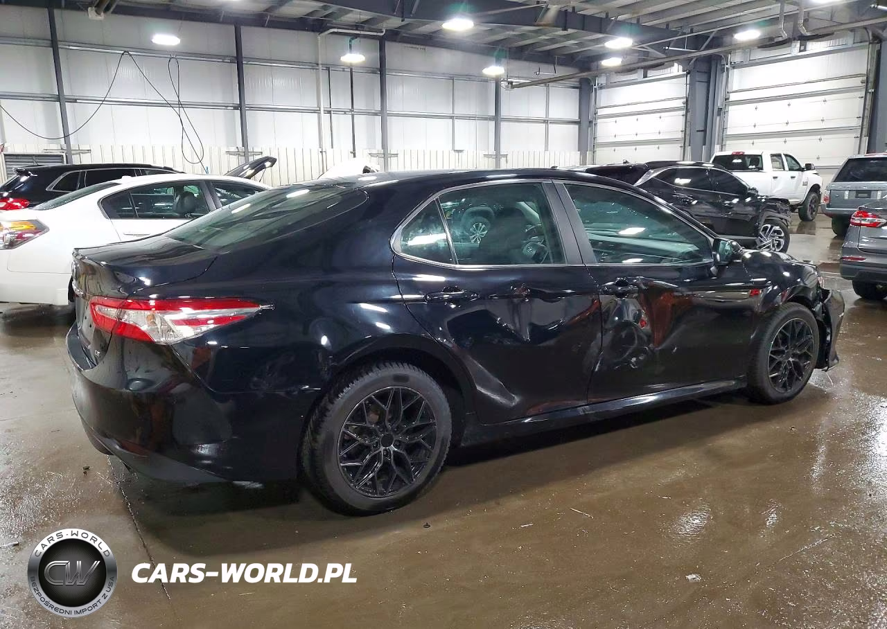 2018 Toyota Camry Le VIN:4T1B11HK3JU098142 - 3