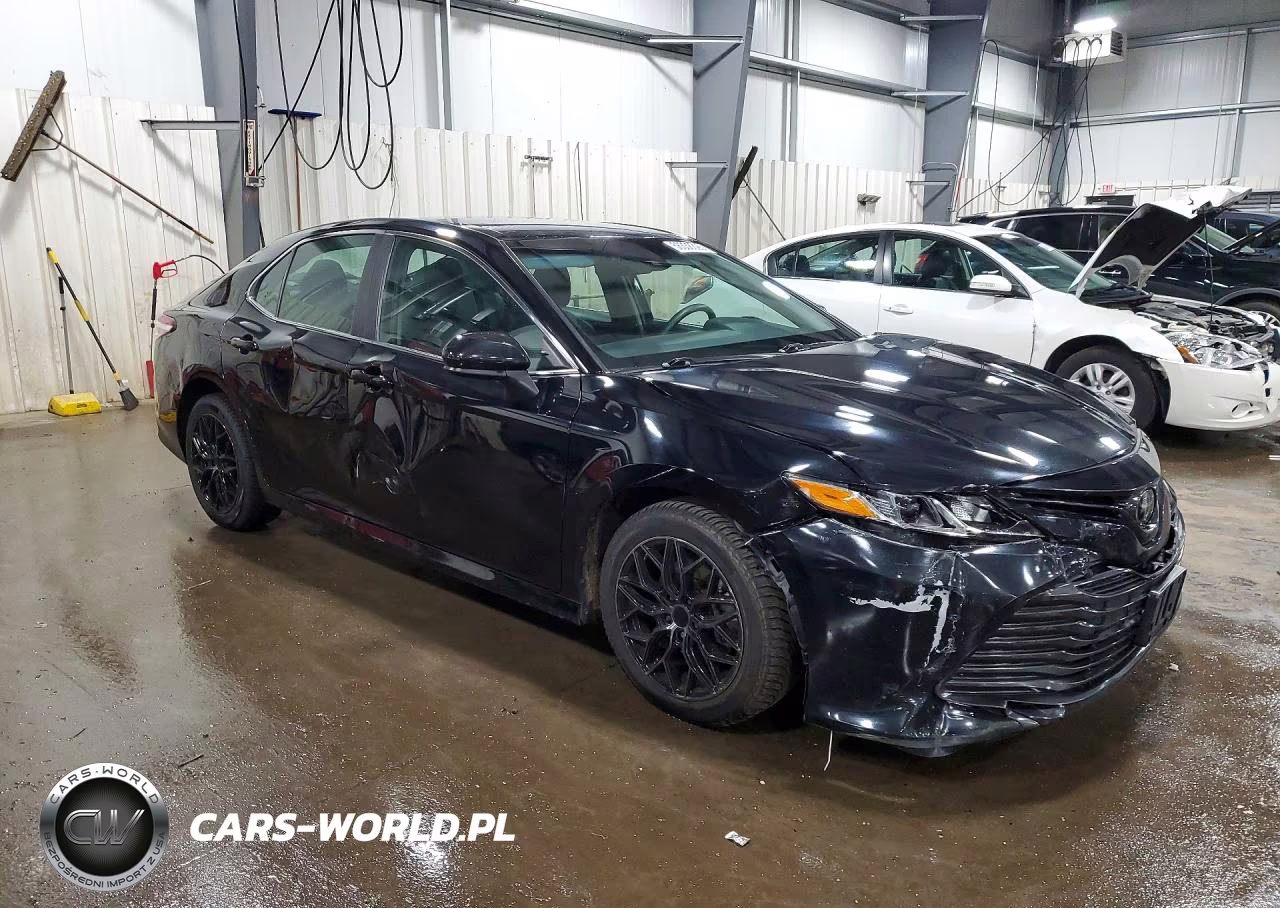 2018 Toyota Camry Le VIN:4T1B11HK3JU098142 - 4