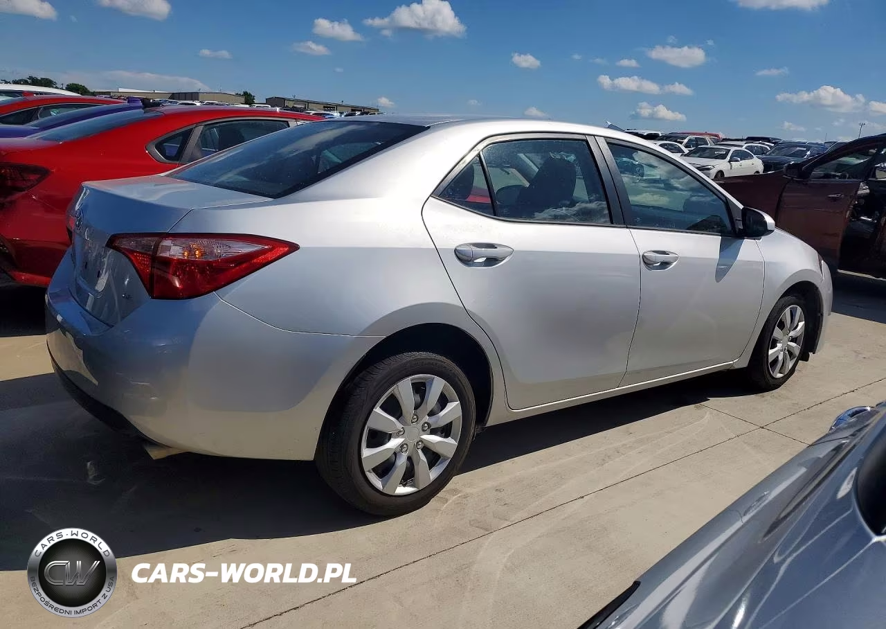 2017 Toyota Corolla Le VIN:5YFBURHE2HP692362 - 3