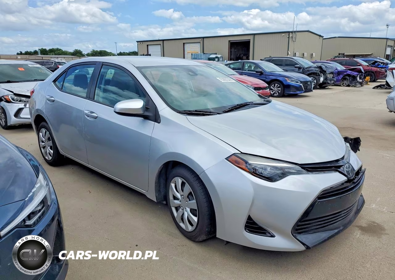 2017 Toyota Corolla Le VIN:5YFBURHE2HP692362 - 4